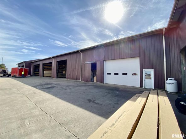 240 Bower Rd, Macomb, IL 61455
